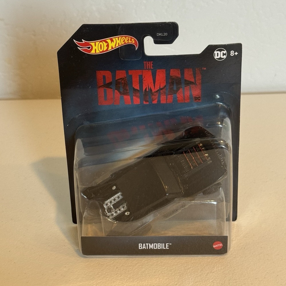 Mattel Hot Wheels THE BATMAN MOVIE BATMOBILE 1:50 Scale Vehicle